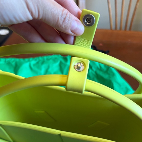 Bottega Veneta NWOT Intrecciato Acro Mini Lime Green Rubber Satchel Tote Bag - Picture 5 of 7